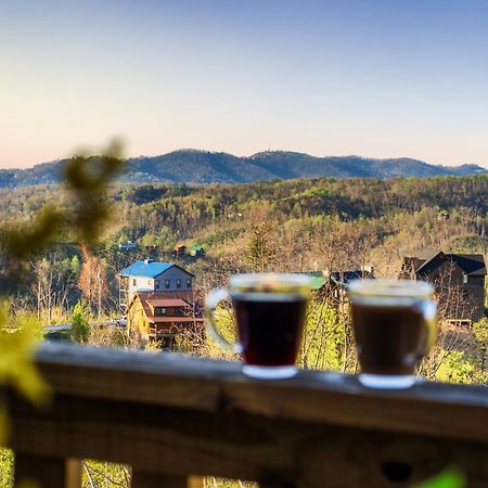 Mountainscape - Brand New Cabin W Views - Hottub - Firetable - Ps5 - Pooltable - 3 Pools Gatlinburg Bagian luar foto