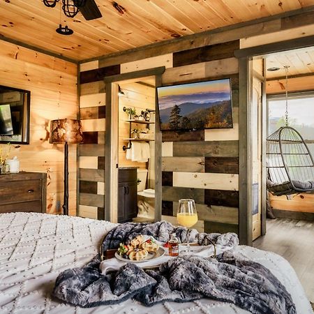Mountainscape - Brand New Cabin W Views - Hottub - Firetable - Ps5 - Pooltable - 3 Pools Gatlinburg Bagian luar foto