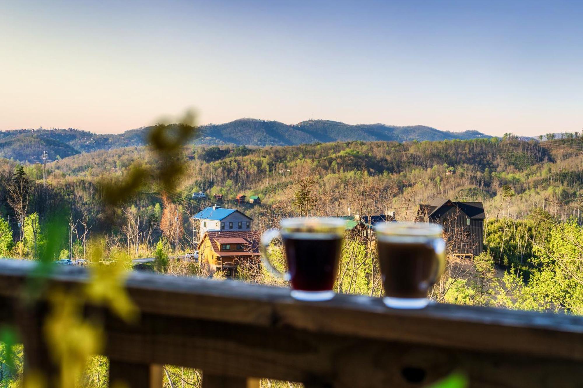 Mountainscape - Brand New Cabin W Views - Hottub - Firetable - Ps5 - Pooltable - 3 Pools Gatlinburg Bagian luar foto