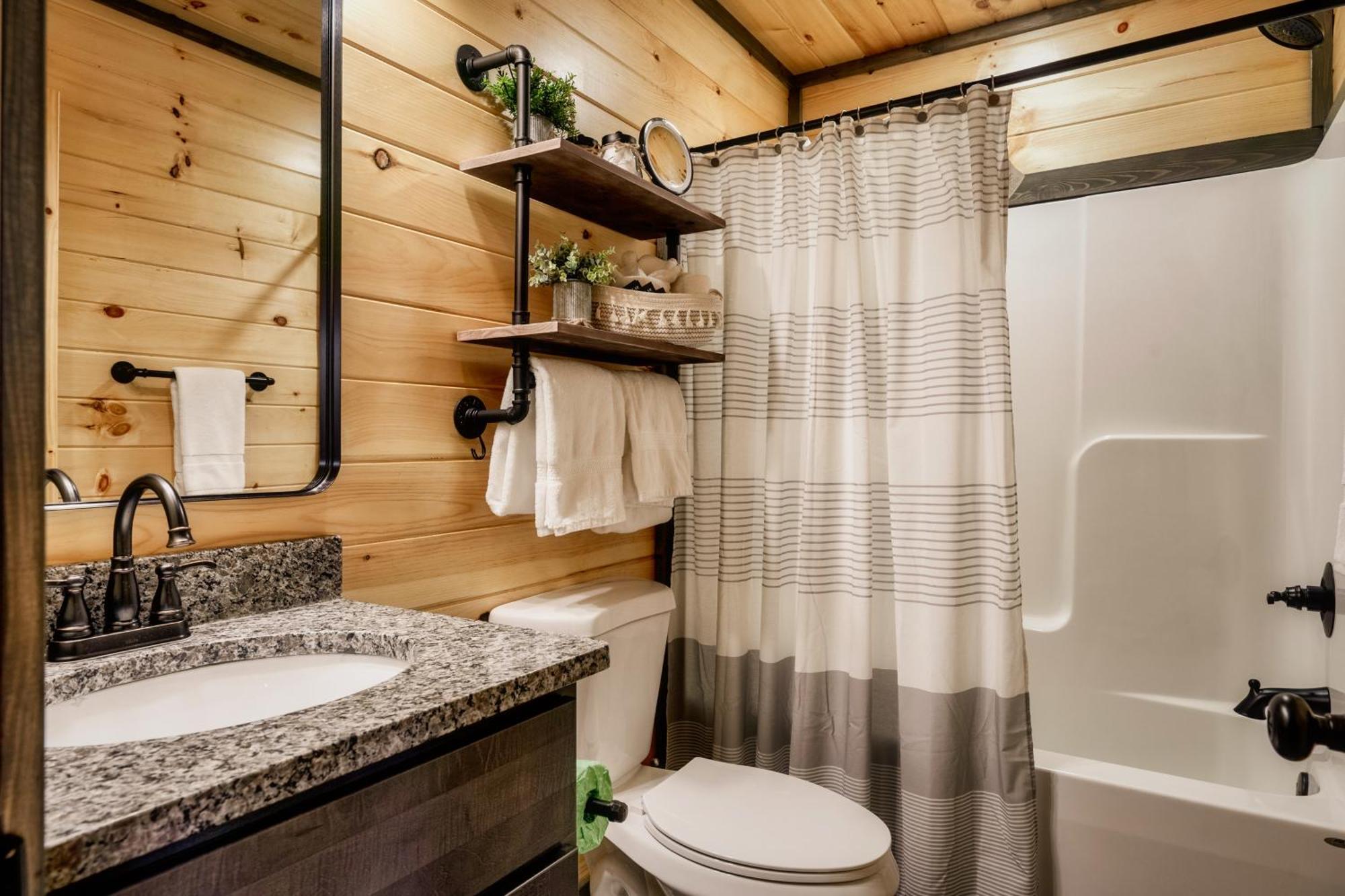Mountainscape - Brand New Cabin W Views - Hottub - Firetable - Ps5 - Pooltable - 3 Pools Gatlinburg Bagian luar foto