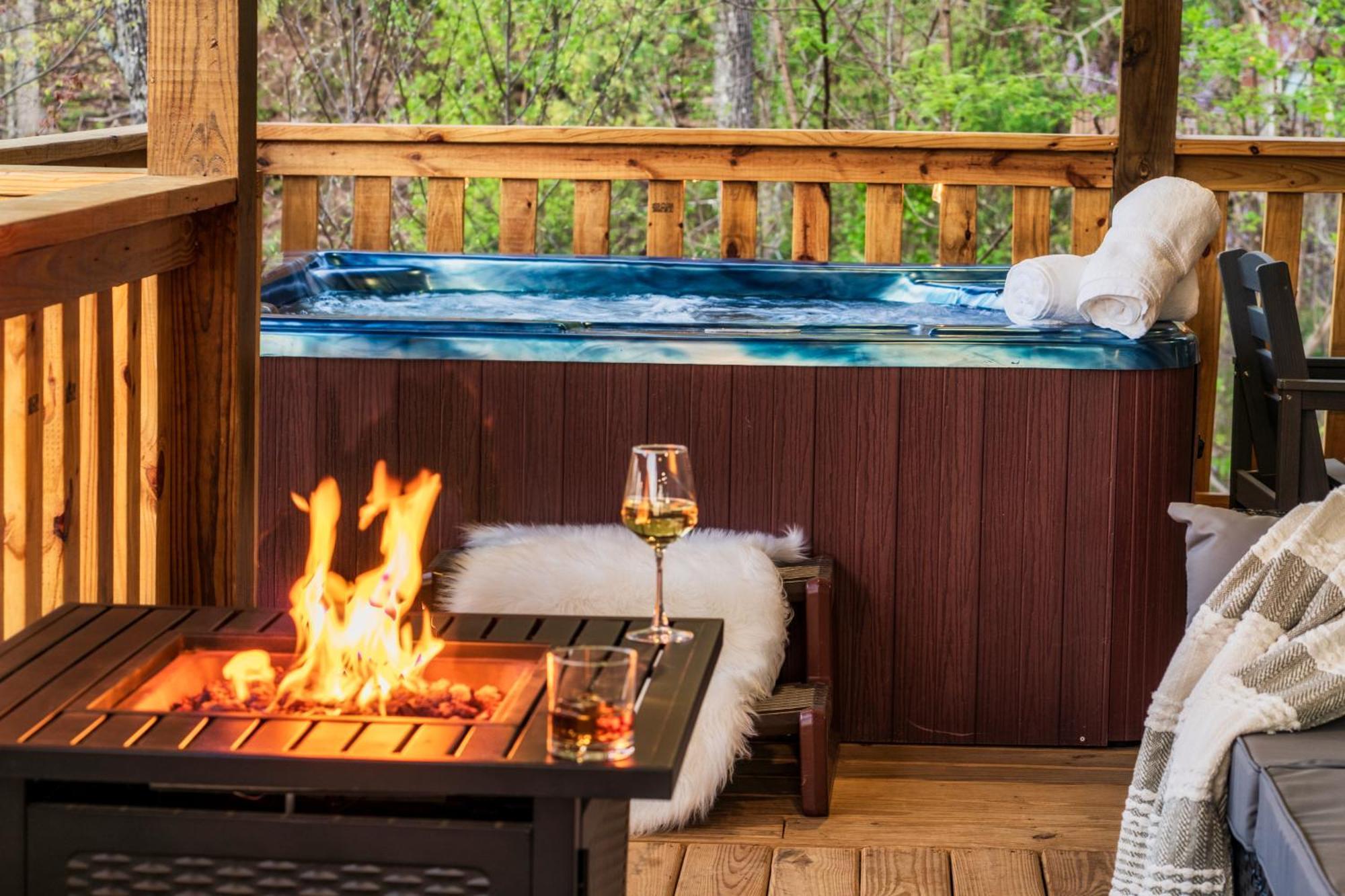 Mountainscape - Brand New Cabin W Views - Hottub - Firetable - Ps5 - Pooltable - 3 Pools Gatlinburg Bagian luar foto