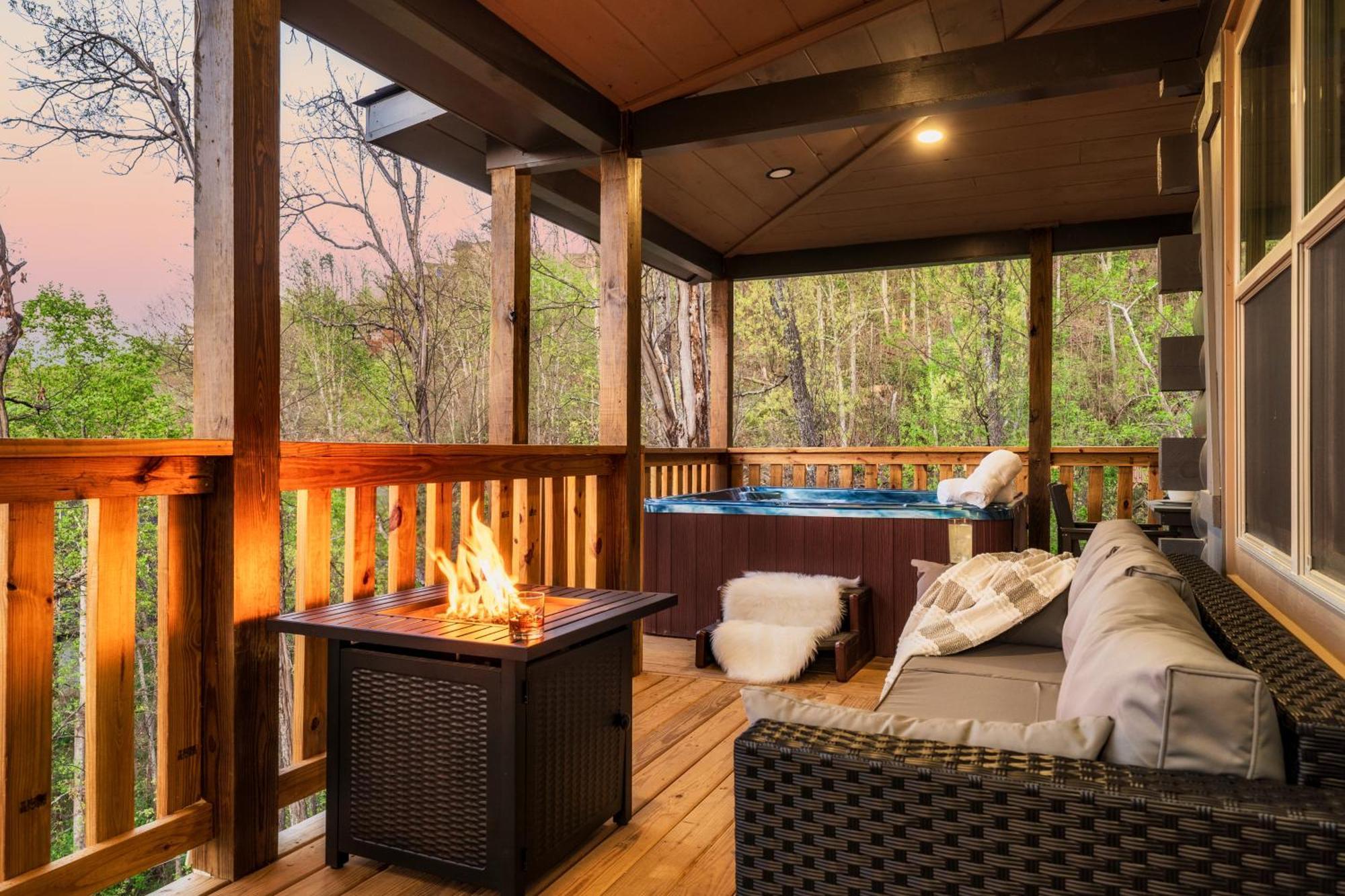 Mountainscape - Brand New Cabin W Views - Hottub - Firetable - Ps5 - Pooltable - 3 Pools Gatlinburg Bagian luar foto