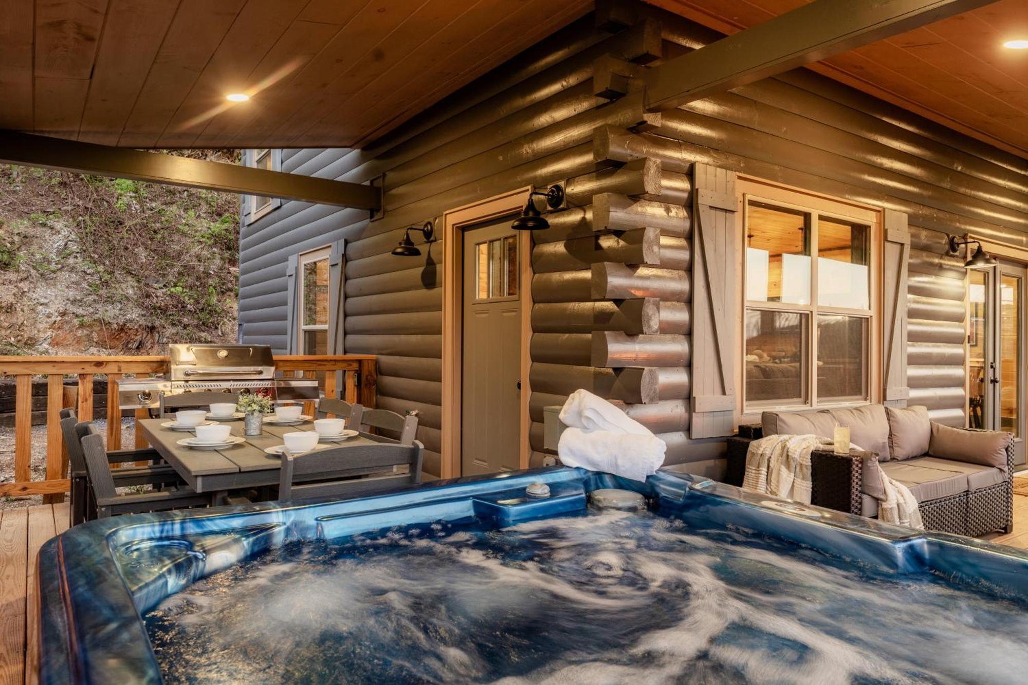 Mountainscape - Brand New Cabin W Views - Hottub - Firetable - Ps5 - Pooltable - 3 Pools Gatlinburg Bagian luar foto