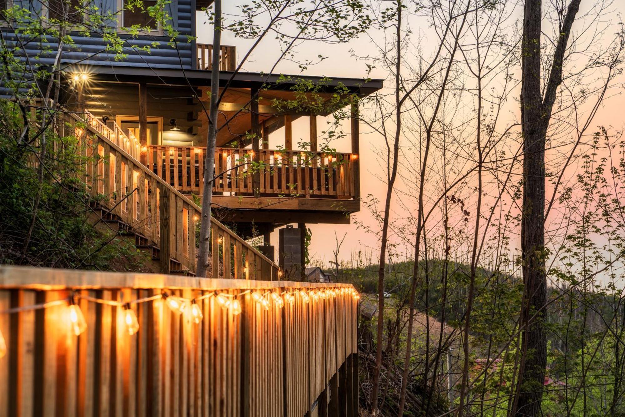 Mountainscape - Brand New Cabin W Views - Hottub - Firetable - Ps5 - Pooltable - 3 Pools Gatlinburg Bagian luar foto