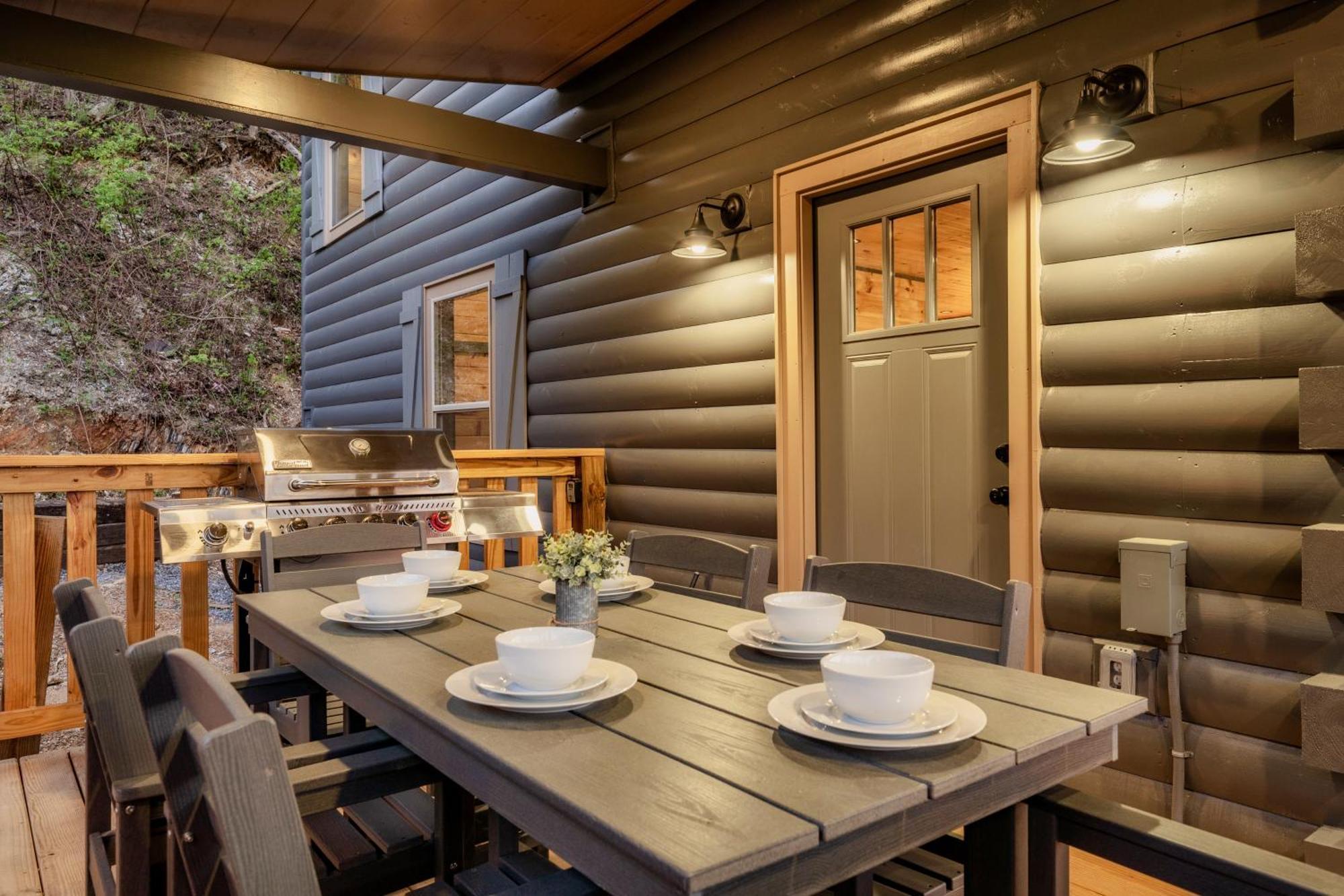 Mountainscape - Brand New Cabin W Views - Hottub - Firetable - Ps5 - Pooltable - 3 Pools Gatlinburg Bagian luar foto