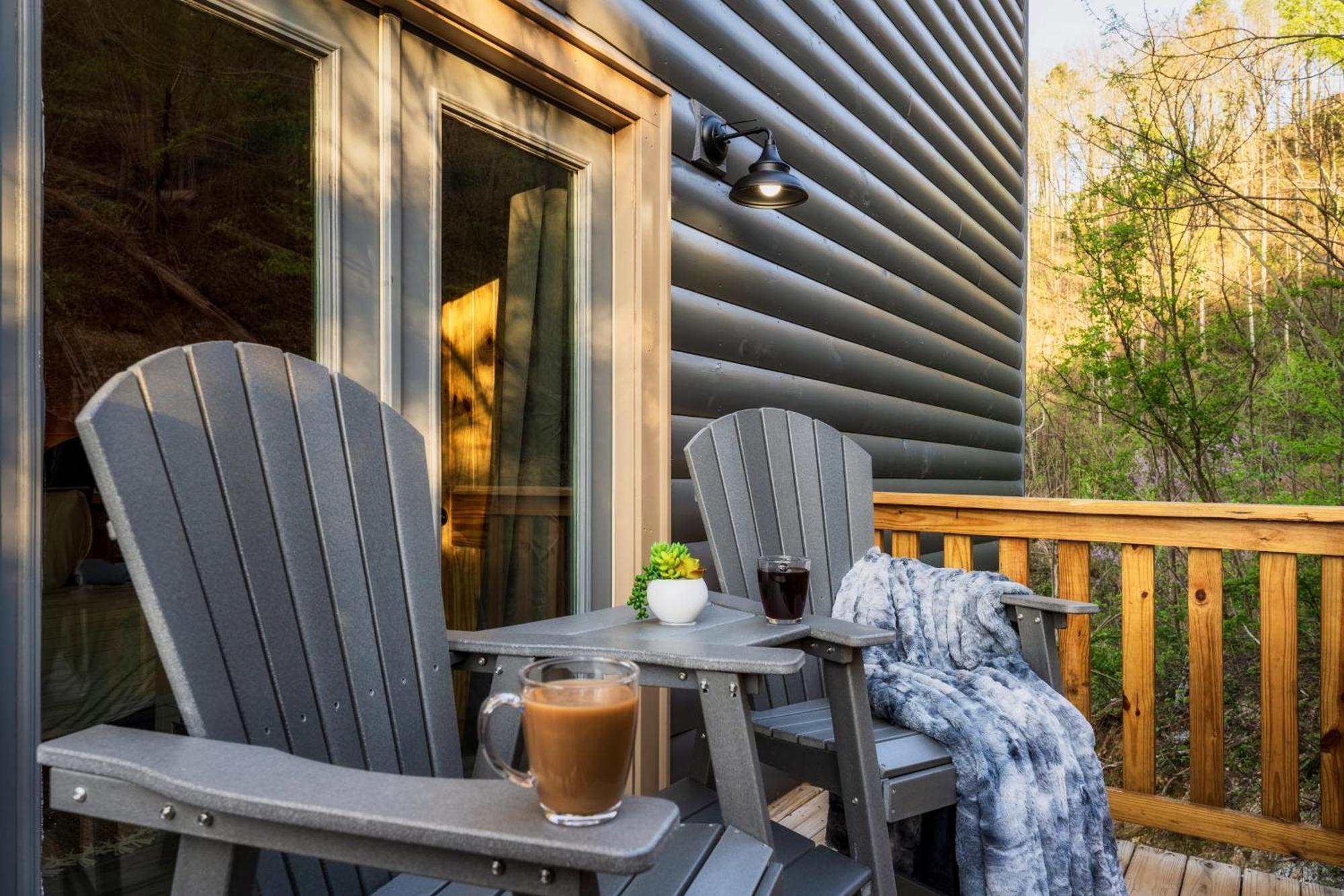 Mountainscape - Brand New Cabin W Views - Hottub - Firetable - Ps5 - Pooltable - 3 Pools Gatlinburg Bagian luar foto