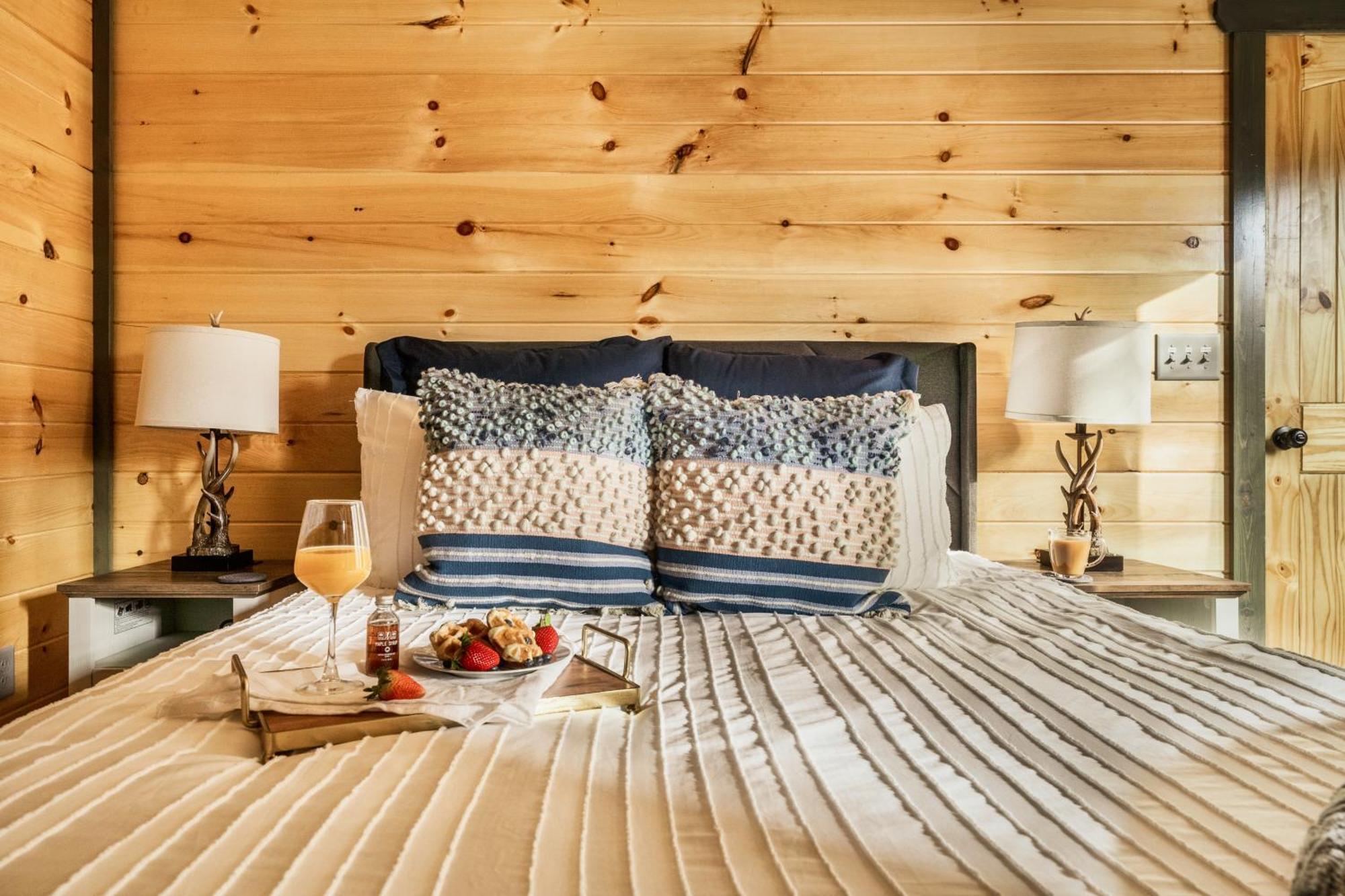 Mountainscape - Brand New Cabin W Views - Hottub - Firetable - Ps5 - Pooltable - 3 Pools Gatlinburg Bagian luar foto