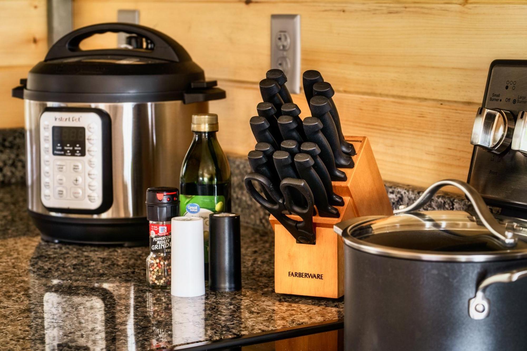 Mountainscape - Brand New Cabin W Views - Hottub - Firetable - Ps5 - Pooltable - 3 Pools Gatlinburg Bagian luar foto